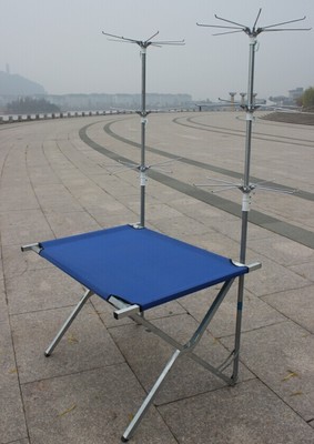 臨海市金蘋果塑鋼制品廠新品解析 多功能折疊飾品展示架，賦能夜市地?cái)偨?jīng)濟(jì)